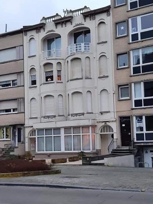 Villa Jean Gezellig Appartement Met Zeezicht Blankenberge Bagian luar foto